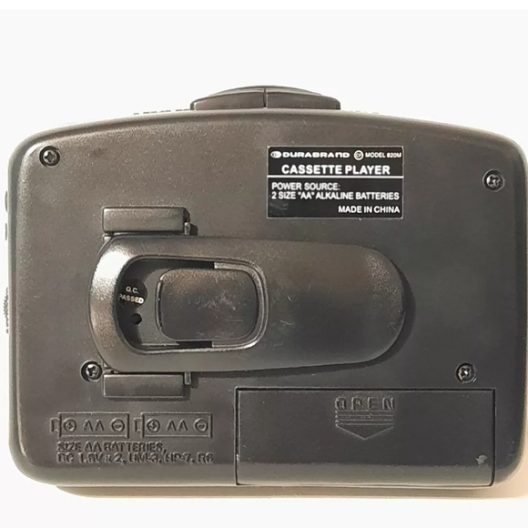 Duraband Model M820 Portable Cassette Player Tested - Picture 6 of 7